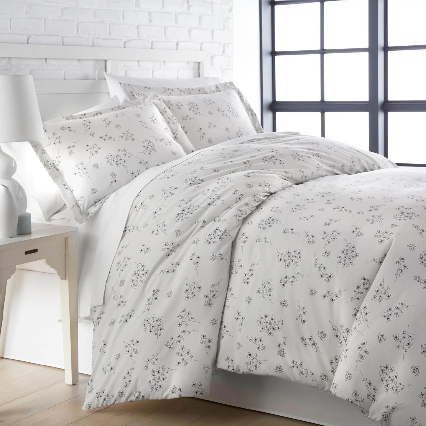 Southshore Fine Living Inc. Floral Duvet Cover Queen Size/Full Size Hotel Quality Bedding Set Easy Care Full/Queen Duvet Cover Full Set with 2 Matching Pillow Shams - Sweet Florals Grey